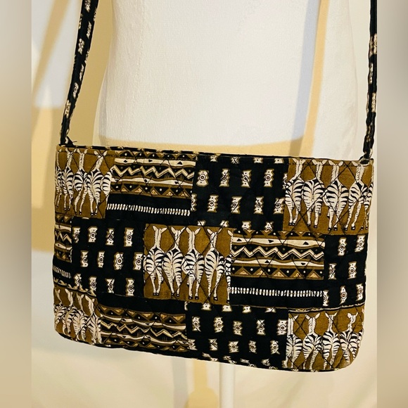 Vera Bradley Handbags - Vera Bradley Purse, Giraffe Pattern 🦒 , over shoulder or crossbody